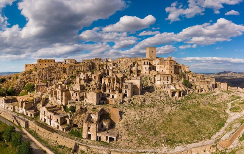 BASILICATA: sassi, fragole, borghi storici, menestrelli e degustazioni